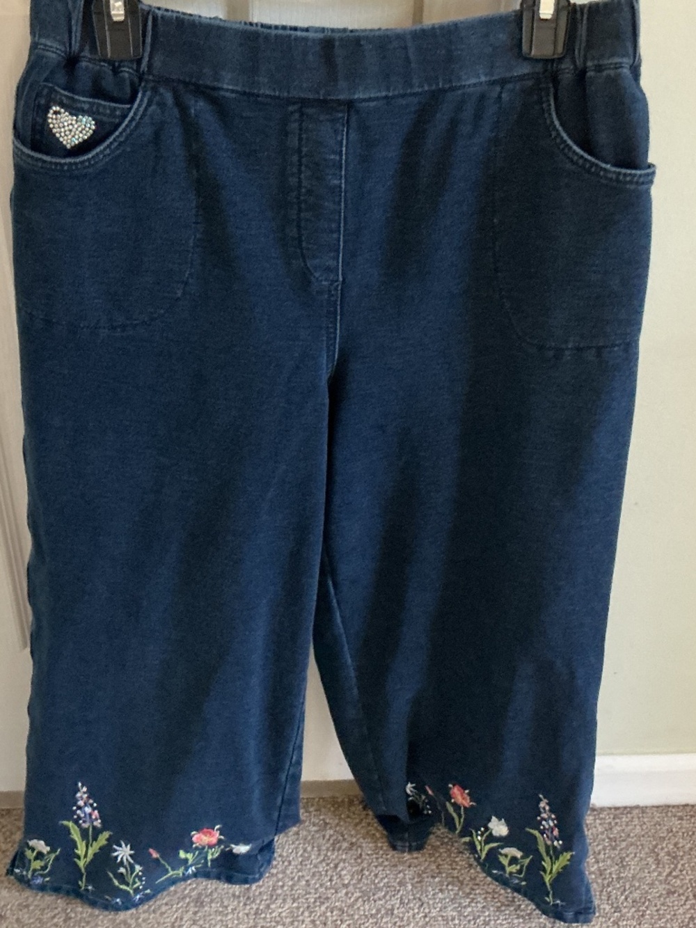 Quacker Factory embellished capris